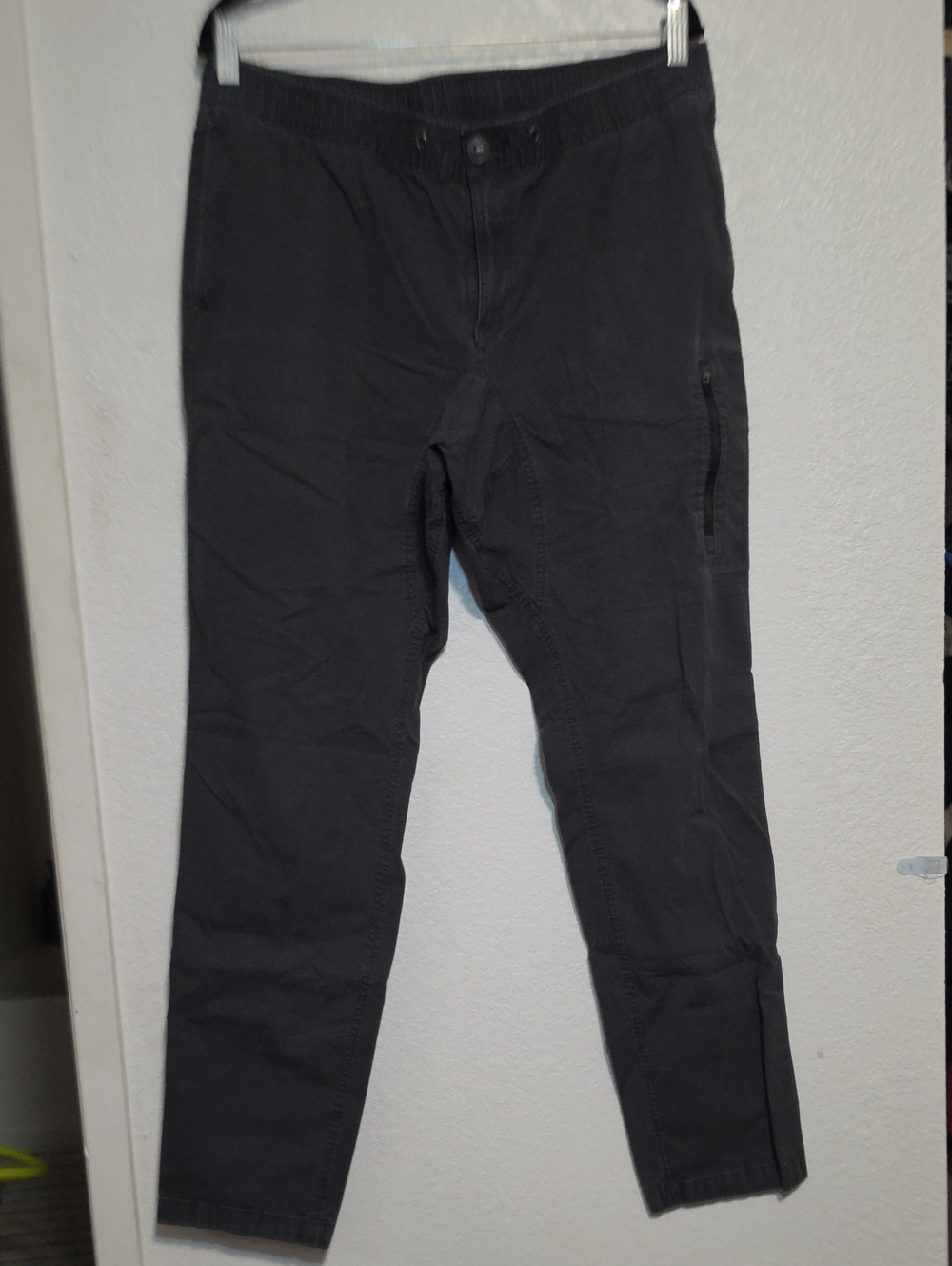Vuori Men's Black Cargo Zip Pants